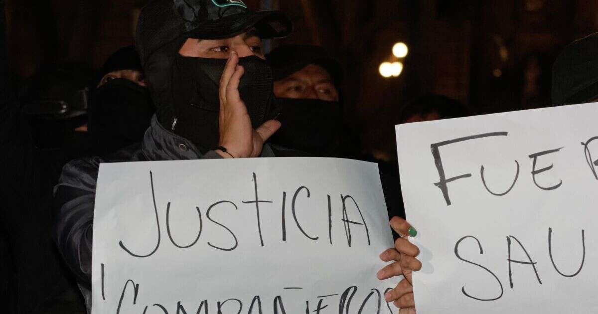 Policías protestan en Puebla por asesinato de compañeros; renuncia mando