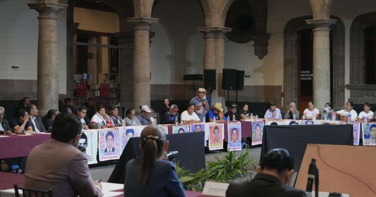 Sheinbuam: No se nos va a olvidar Ayotzinapa; acuerda más reuniones con padres