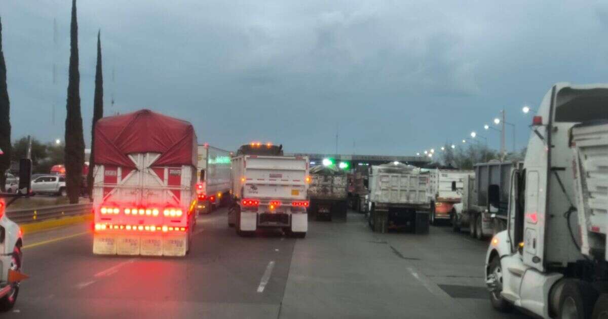 Transportistas bloquean carreteras y vialidades este 19 de febrero