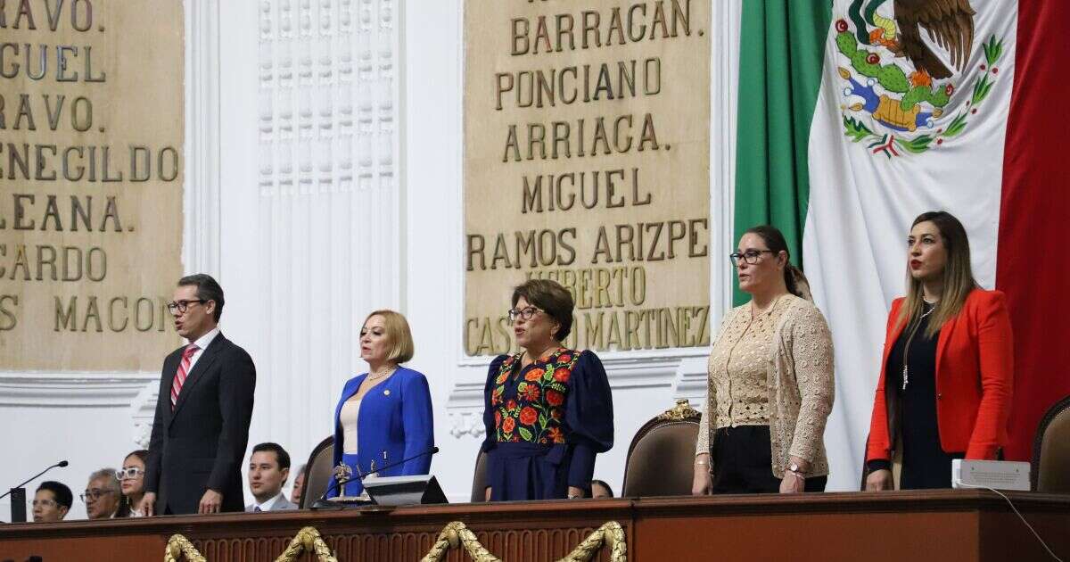 Los 16 alcaldes rinden protesta en el Congreso de la Ciudad de México