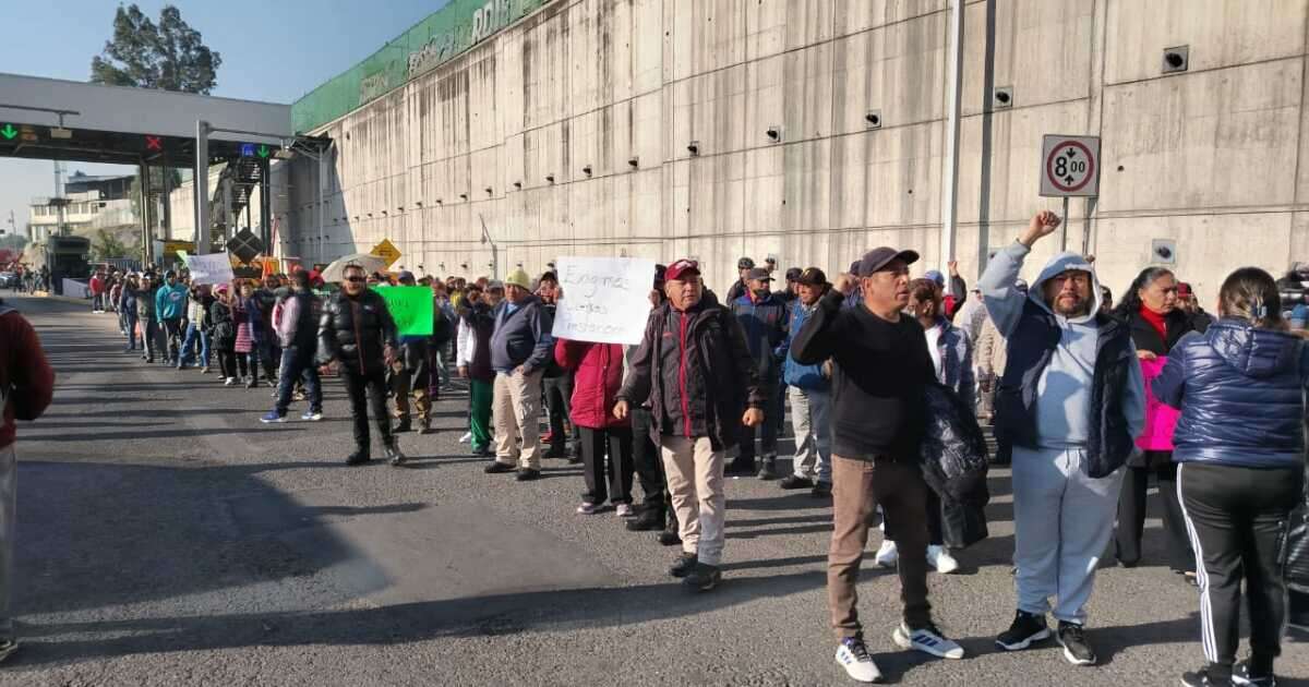 Bloqueos de Ecatepec: Trabajadores del Suteym toman caseta México-Pachuca