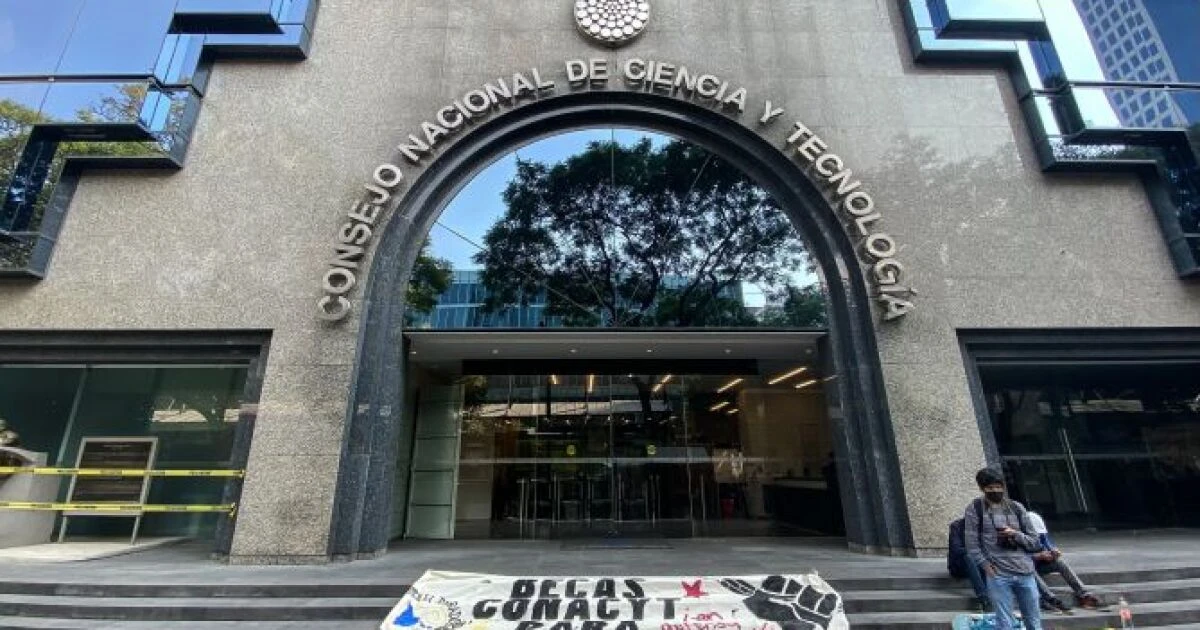 Investigadores van por Banco de Talento Científico ante fuga de cerebros y desempleo