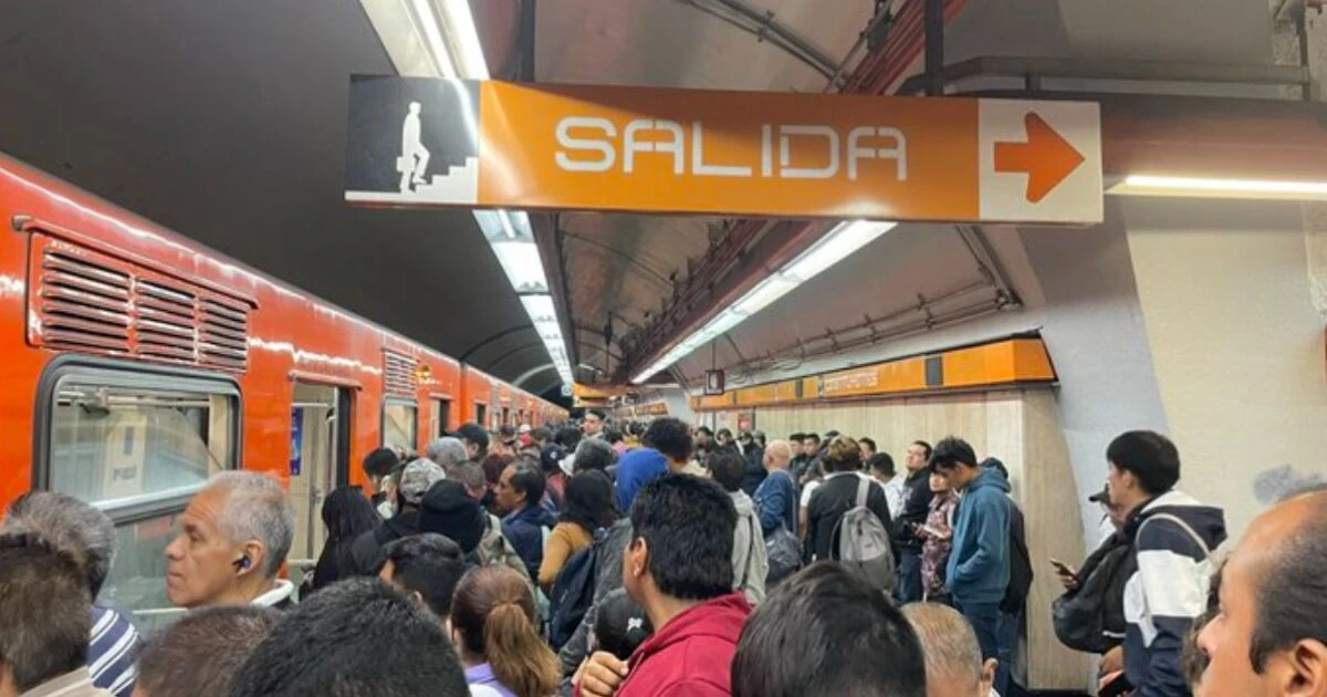 Colapso en la Línea 7 del Metro, reportan hasta 30 minutos de espera