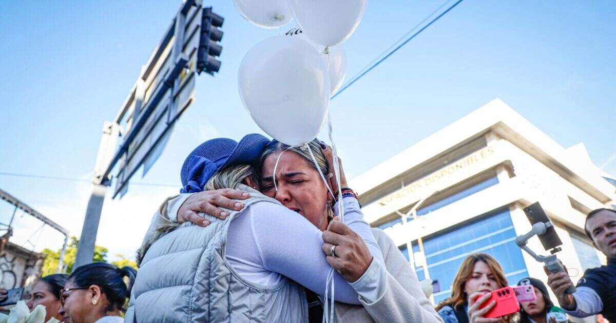 Se solidariza Sheinbaum con familia de niños asesinados; defiende estrategia