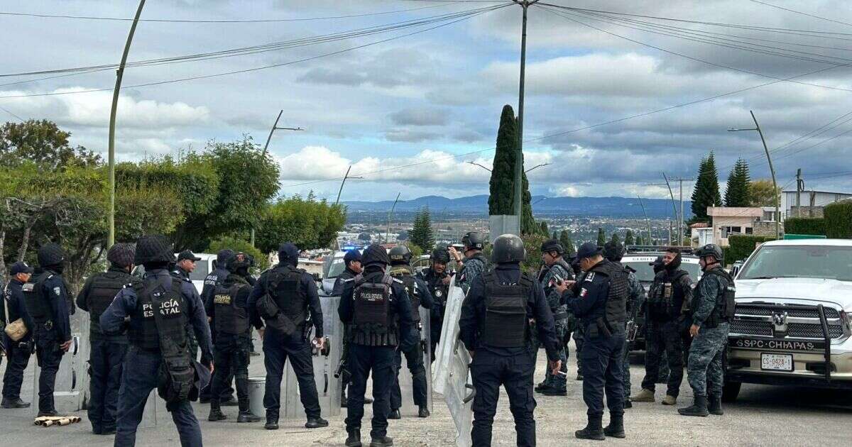 Detienen a 92 policías municipales tras bloqueos en Comitán, Chiapas