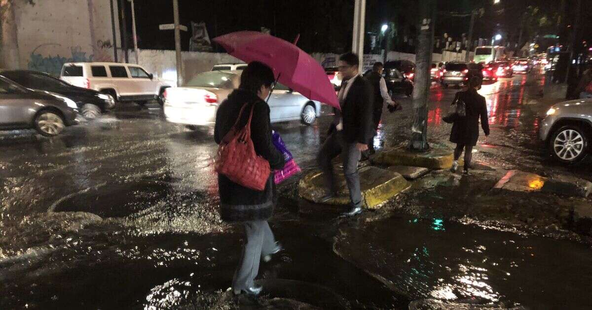 Lluvias causan inundaciones en Avenida Central y zona norte de Neza