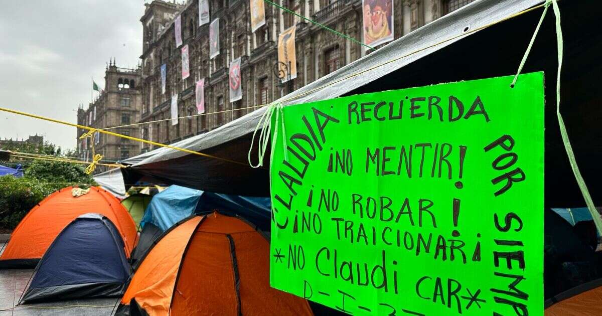 CNTE levanta plantón en el Zócalo CDMX; amaga con paro indefinido