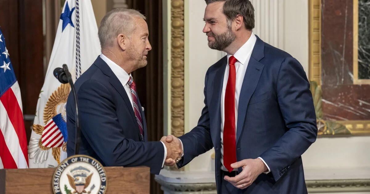 Ron Johnson rinde protesta como embajador de Estados Unidos en México