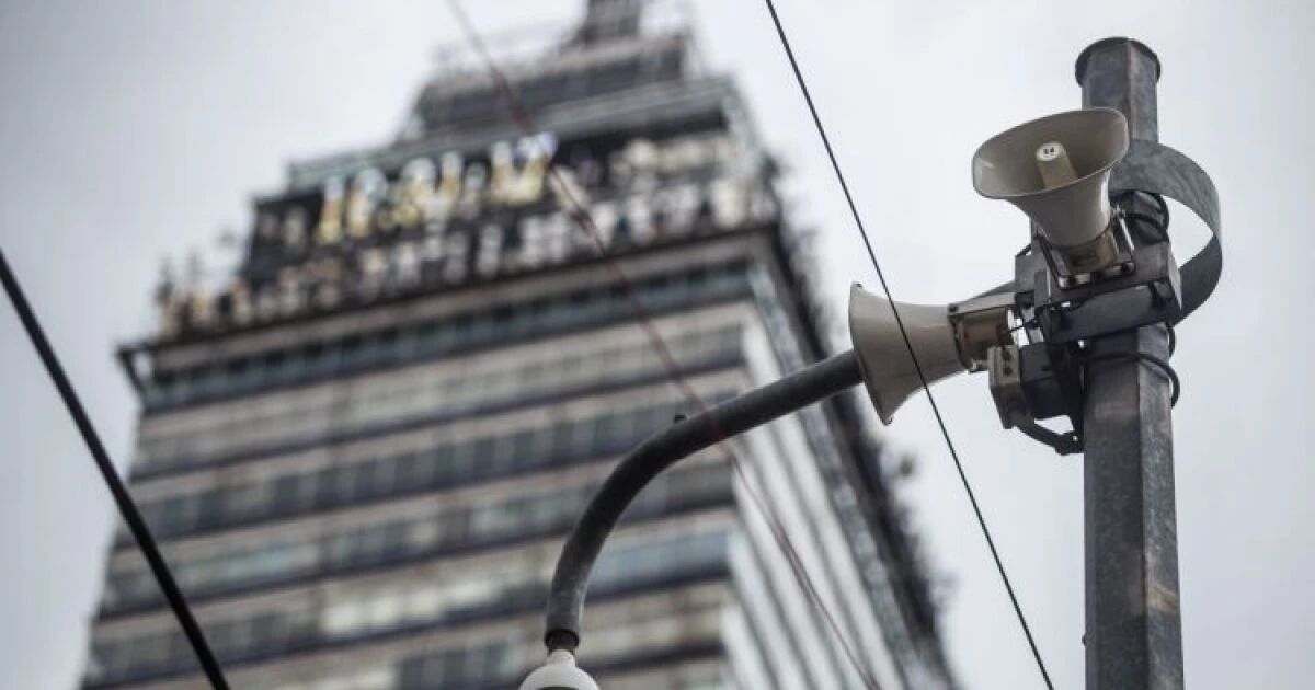 Brugada promete reconstrucción al 100% y anuncia plan para reforzar edificios