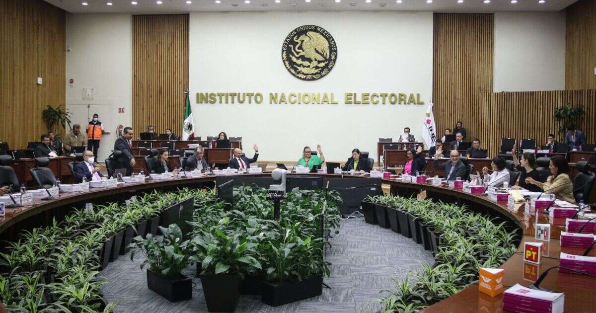 INE reduce casi 500 mdp en multas a los partidos