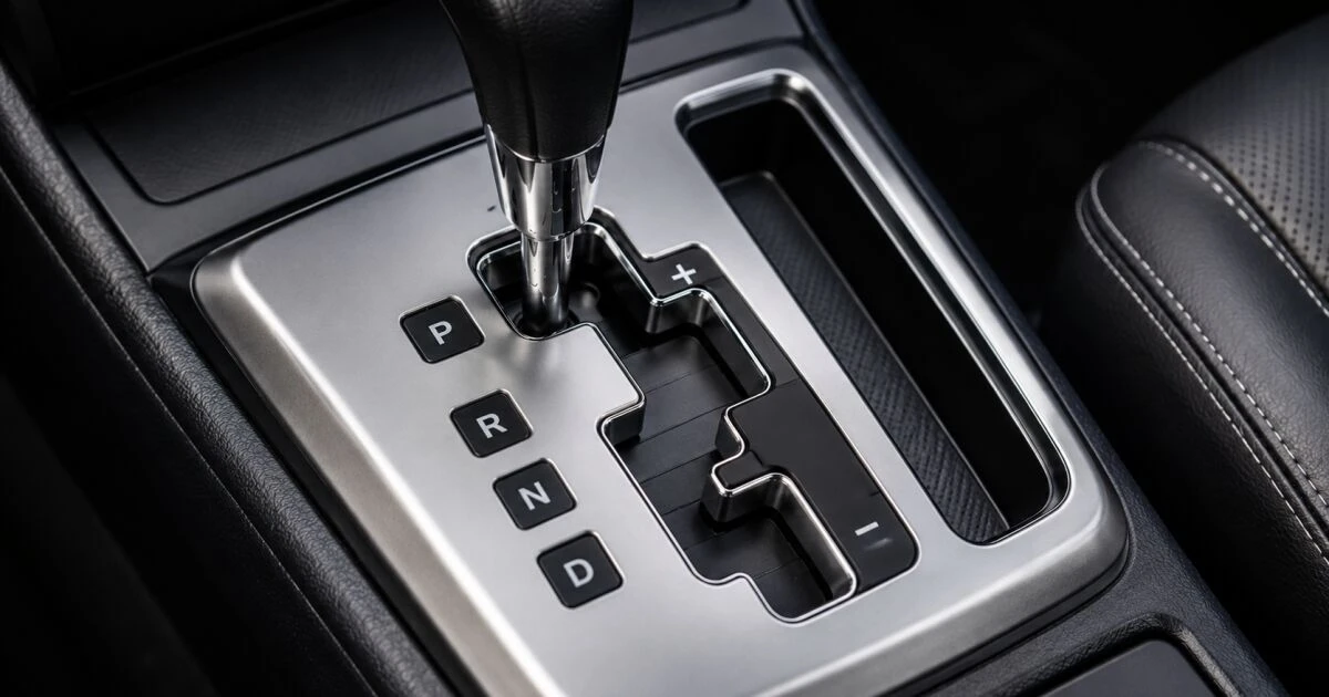 ¿Para qué sirven los símbolos de + y - en la transmisión automática de tu auto y cuándo debes usarlos?