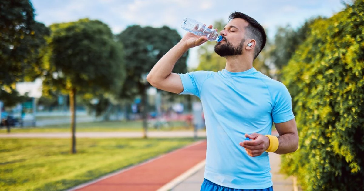 Los mejores hacks para mantenerte hidratado en temporada de calor