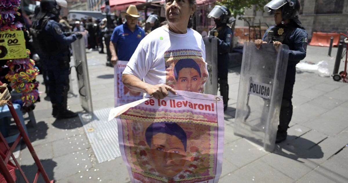 Vidulfo Rosales: Sheinbaum ofrecerá nuevas líneas de investigación de Ayotzinapa