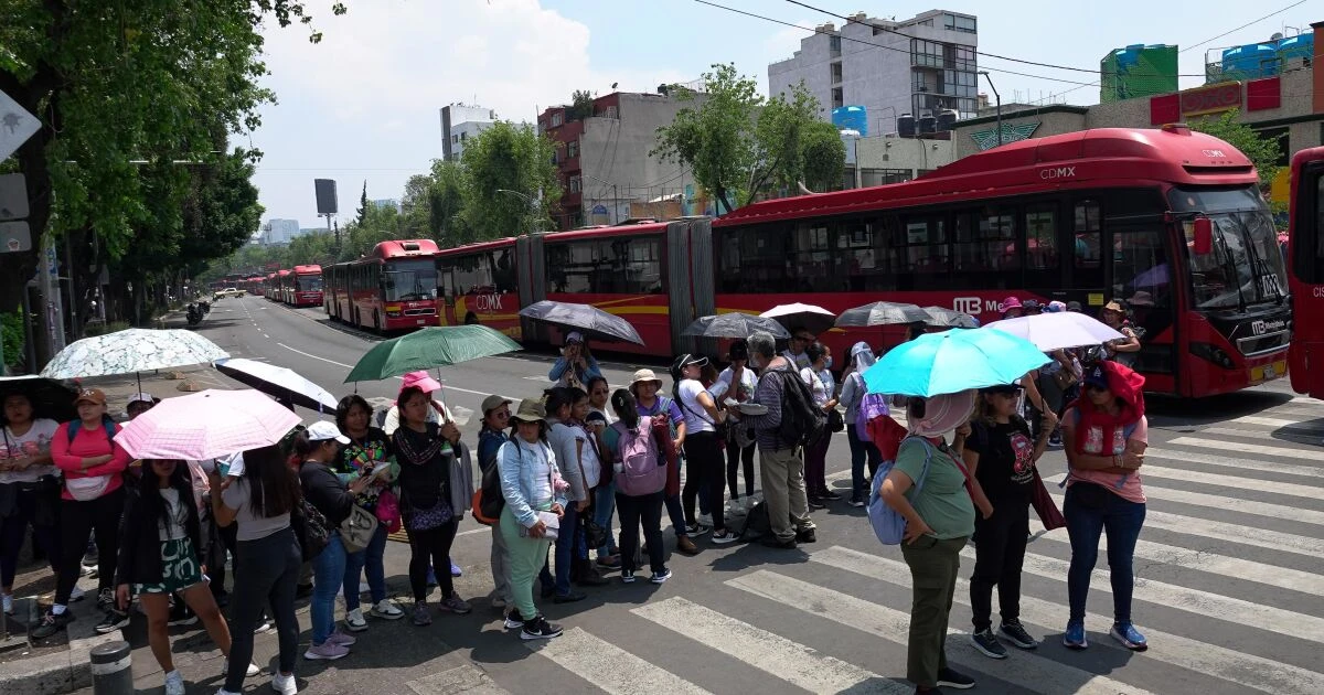 Tras caos con manifestaciones y violencia, Sheinbaum cancela reunión con CNTE