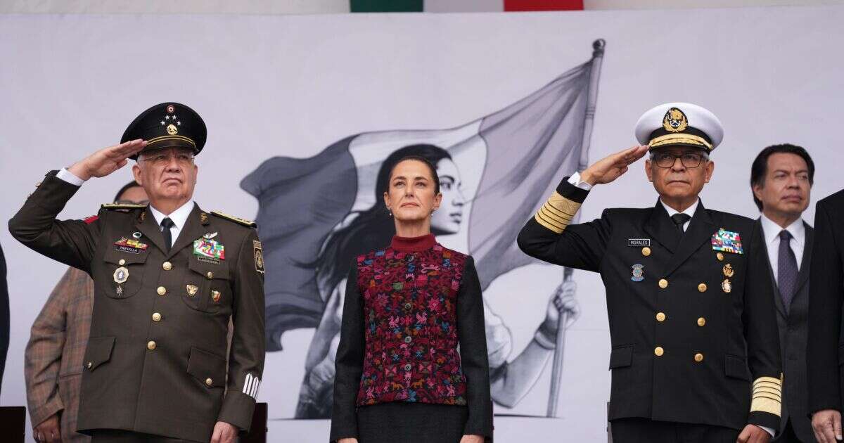 Sheinbaum destaca contribución de mexicanos en EU en desfile por la Revolución