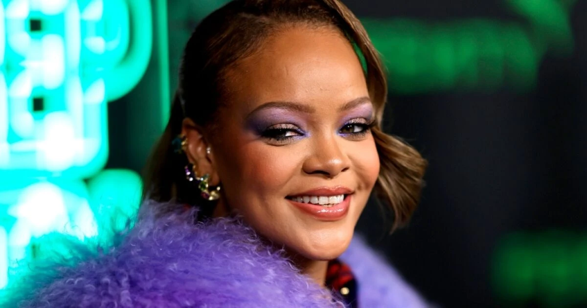 Rihanna revela su tercer embarazo en la MET Gala 2025