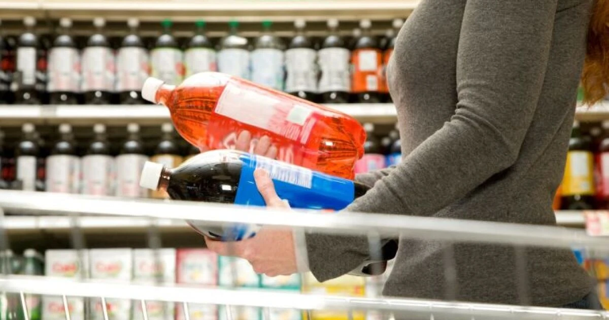 Organizaciones piden más impuestos a bebidas y tabaco para atender enfermedades