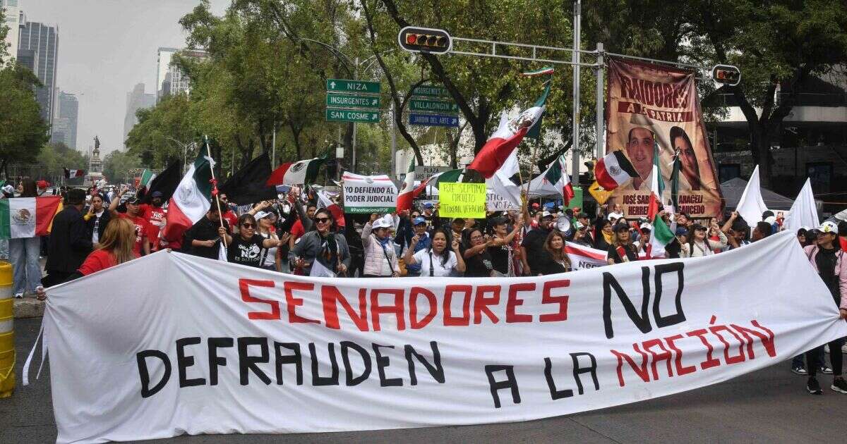 Ciudadanos protestan a favor y en contra de Reforma Judicial en el Senado