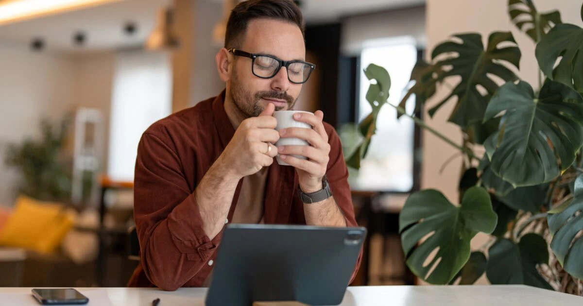 “No funciono sin café”, el motor invisible de la productividad diaria