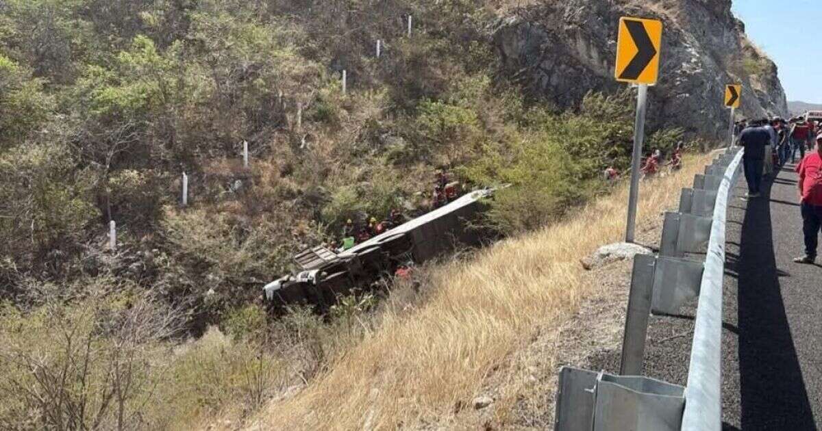 Accidentes en carreteras en Oaxaca y Durango dejan 32 muertos