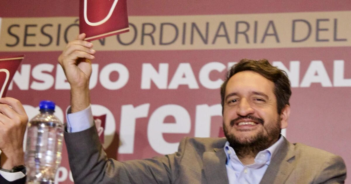 Andrés Manuel López Beltrán renuncia a la Secretaría de Morena