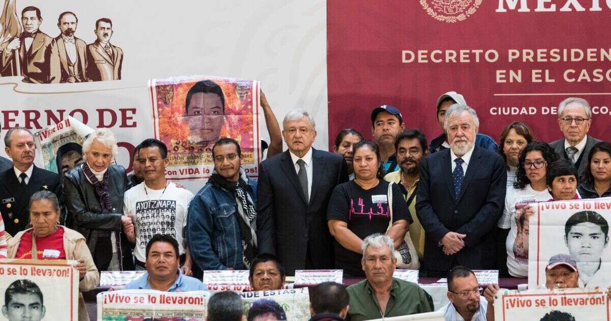 Descentralización y Ayotzinapa, los pendientes que AMLO ya encargó a Sheinbaum