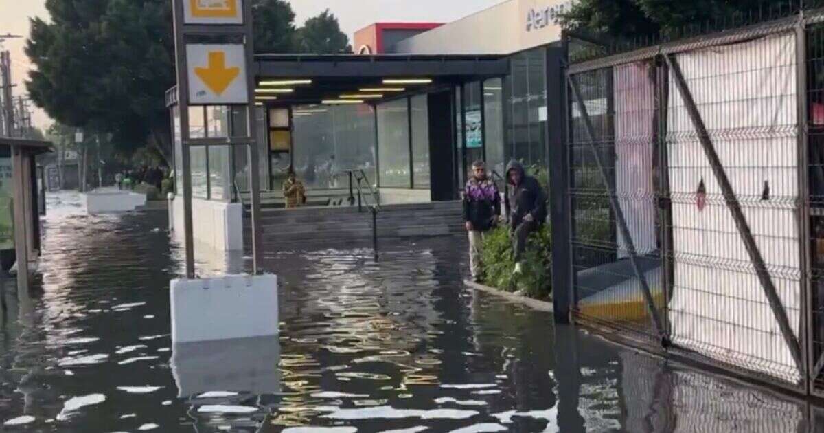 Amanece inundada la salida del metro Hangares