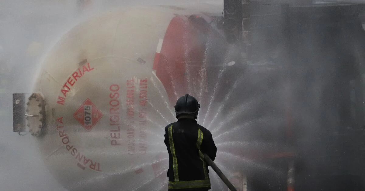 Gobierno federal emite nuevas normas para transportar gas LP tras explosión en Iztapalapa