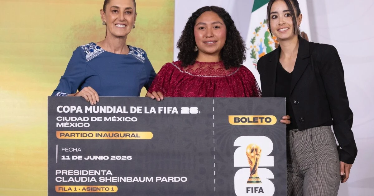 Sheinbaum entrega boleto para inauguración del Mundial; ella estará en el Fan Fest del Zócalo