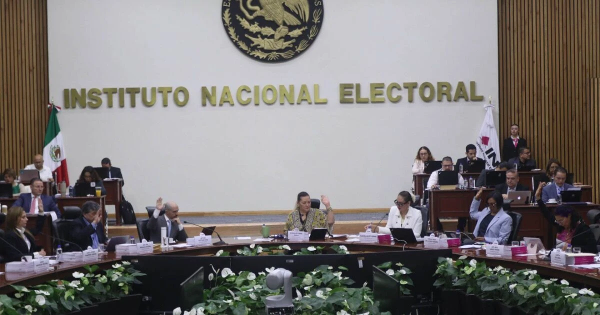 Exconsejeros del INE piden que reforma electoral se construya por consenso