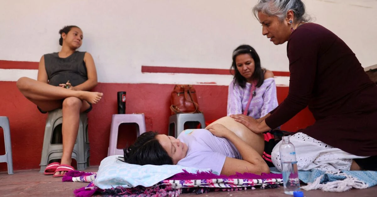 La partería tradicional se abre paso en México entre reconocimiento y el control