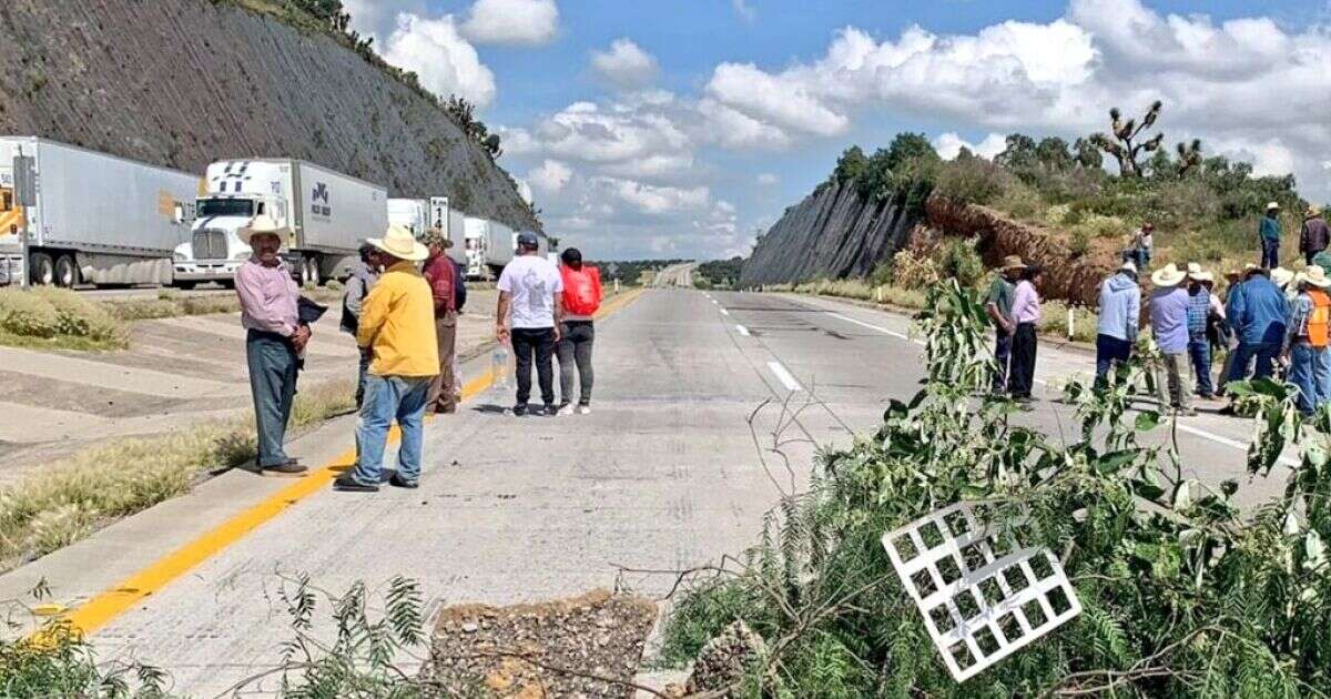 Bloqueo en autopista Arco Norte continúa por tercer día consecutivo