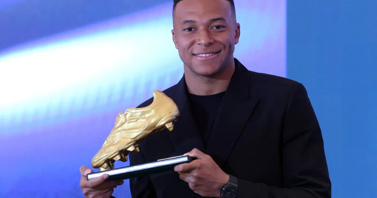 Mbappé recibe su Bota de Oro: 