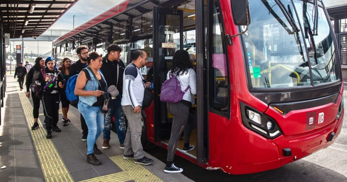 Línea 1 del Metrobús CDMX extiende su horario de fines de semana, habrá servicio hasta la madrugada