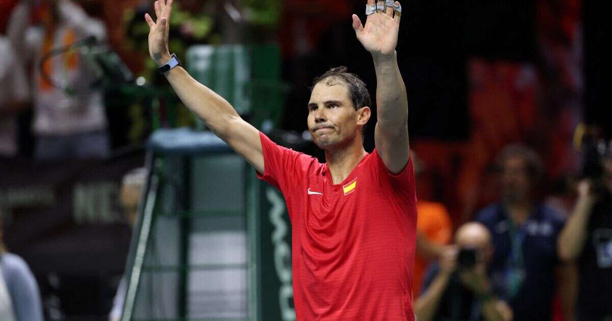 Entre lágrimas, Rafa Nadal abre la Copa Davis de su despedida con derrota