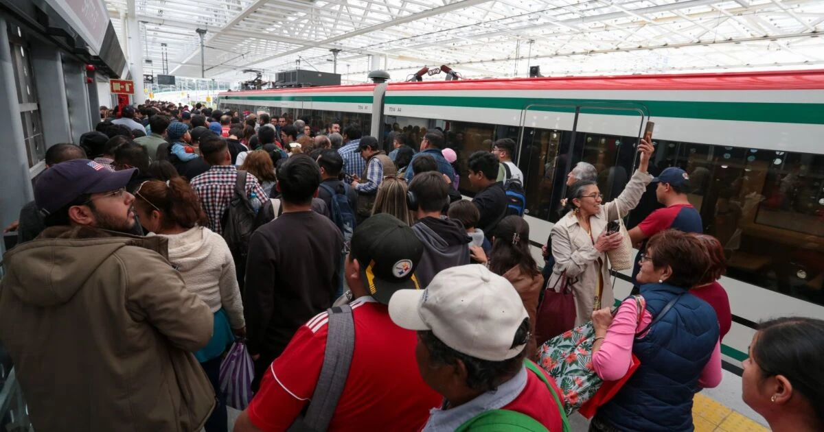 Tren El Insurgente comienza a cobrar estacionamiento en estas tres estaciones