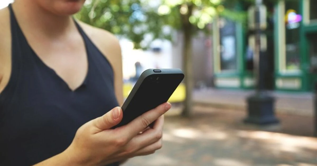 ¿Cansado de mensajes laborales fuera de horario? Esto podría acabar pronto