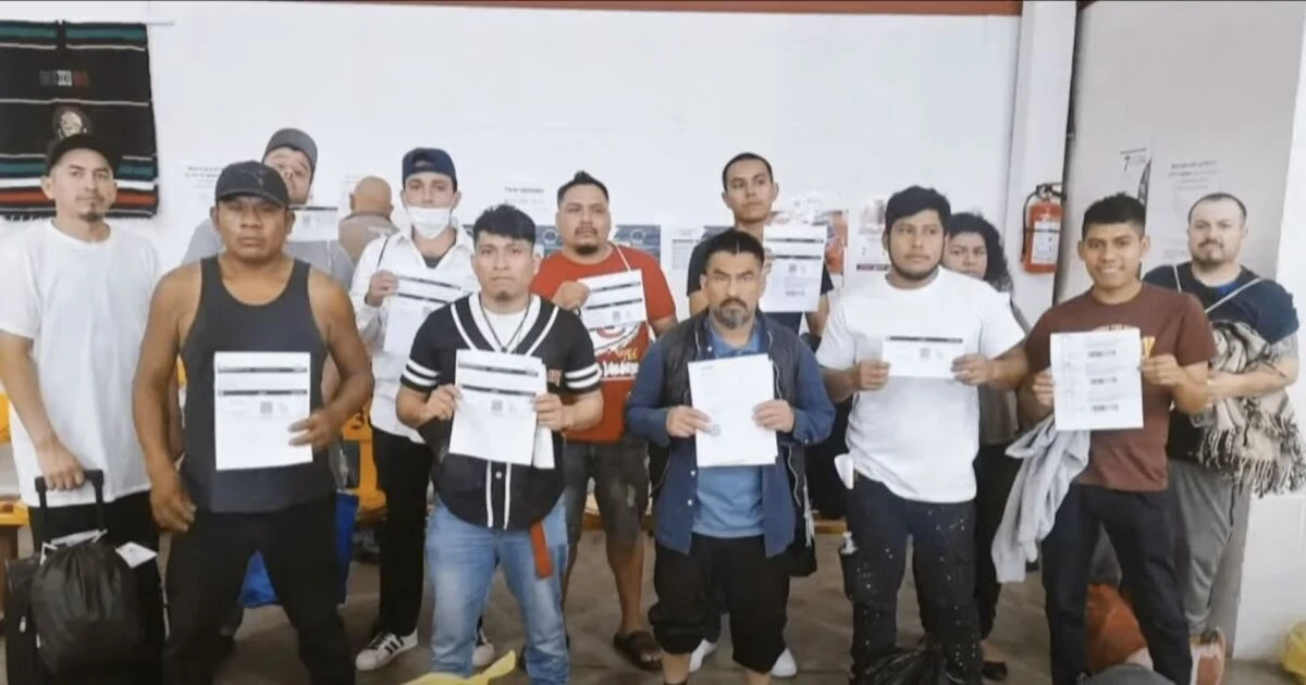 México da apoyos de 2,000 pesos, chips de Internet y afilia a IMSS a repatriados