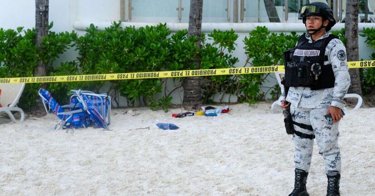 Niño de 12 años muere por bala perdida en playa de Cancún en periodo vacacional