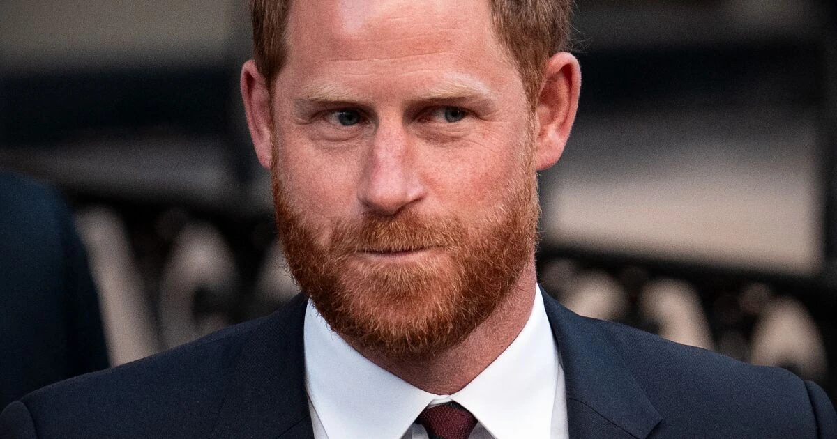 ¿Adiós al apellido real? Principe Harry considera cambiarlo, según versión