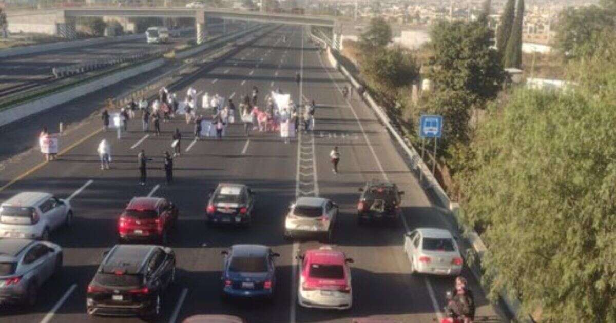 Manifestantes bloquean la autopista México-Pachuca