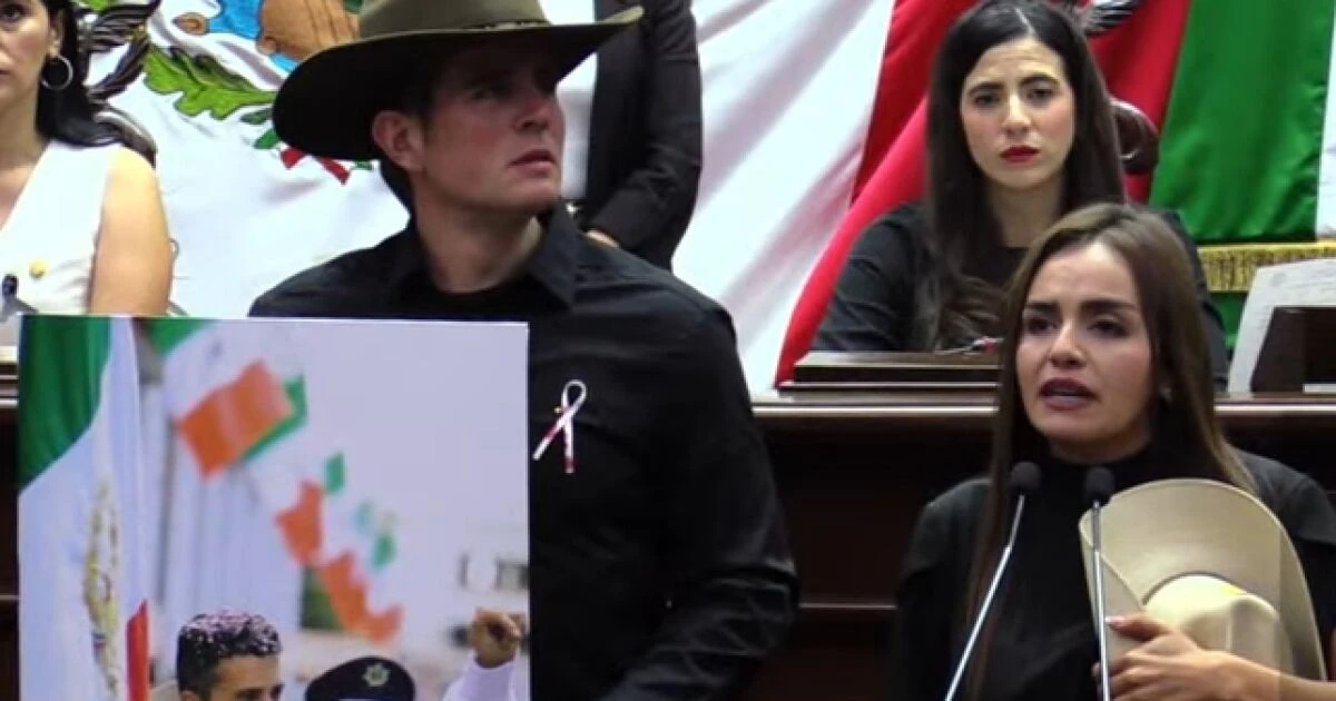 Grecia Quiroz rinde protesta como alcaldesa sustituta de Uruapan