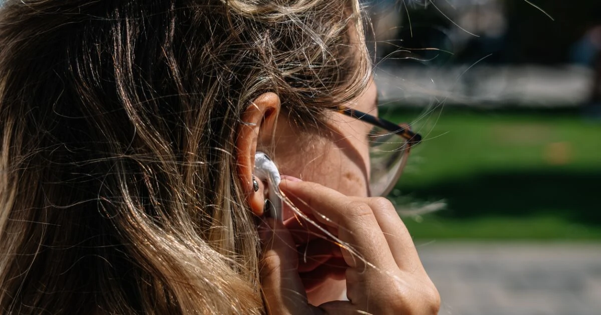 JBL lanza IA que ayuda a elegir tus audífonos de ensueño