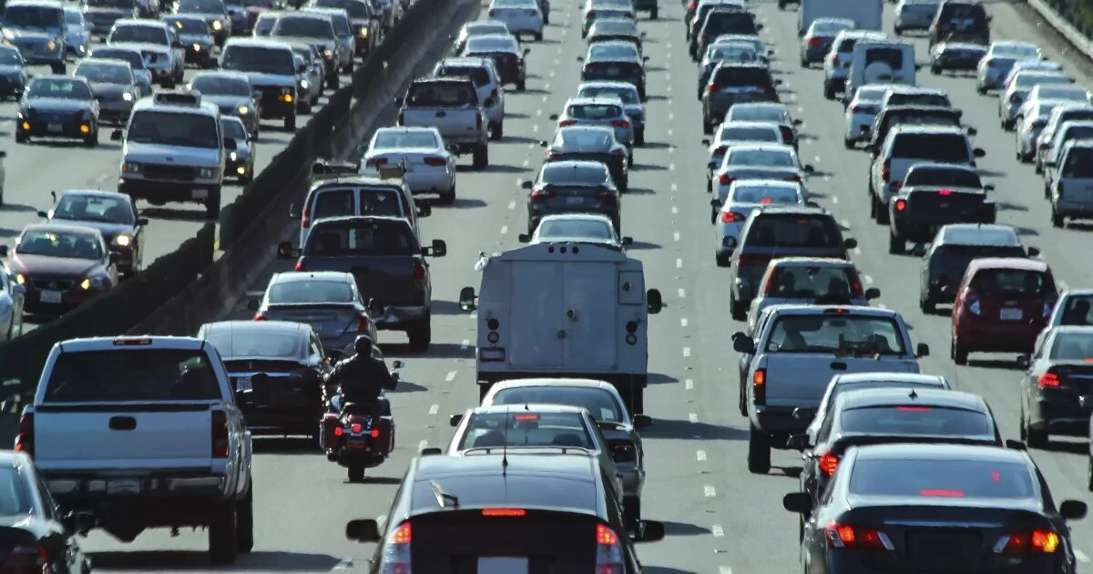 Hoy No Circula 6 de mayo 2025: ¿Qué autos no salen en CDMX y Edomex?