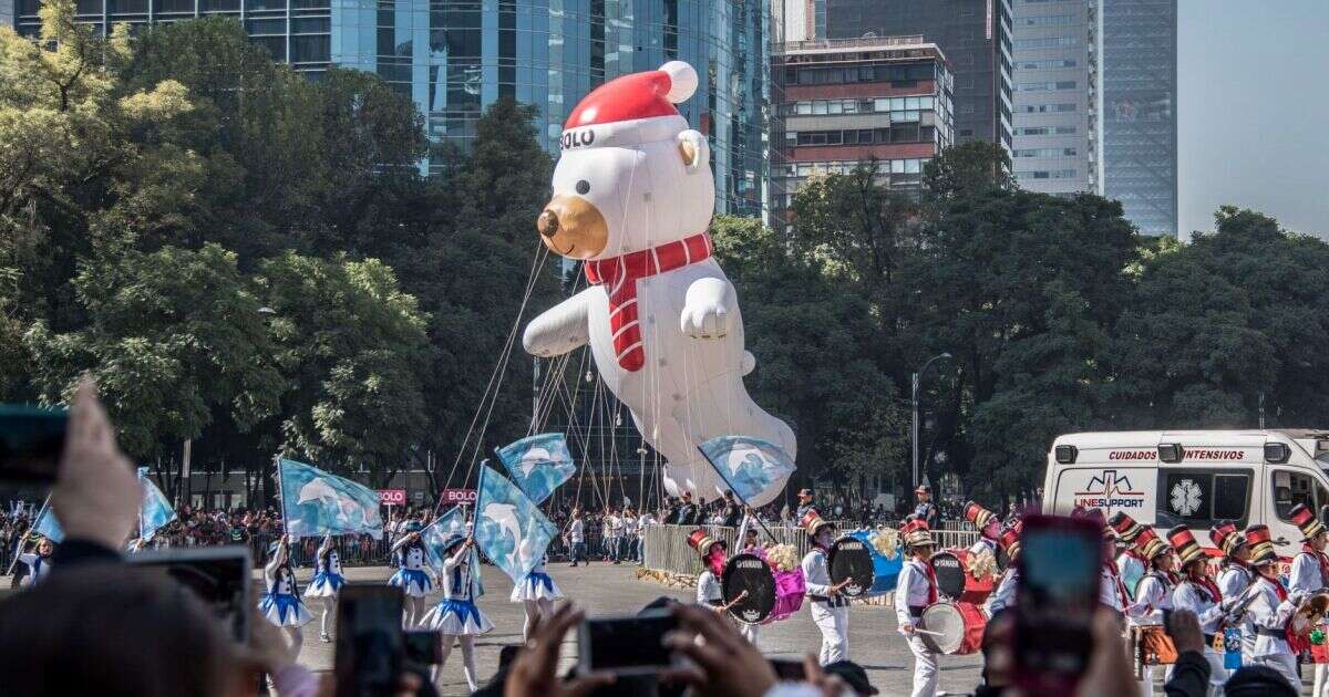 #CMDX | Desfile navideño reúne a más de 200,000 espectadores en Reforma