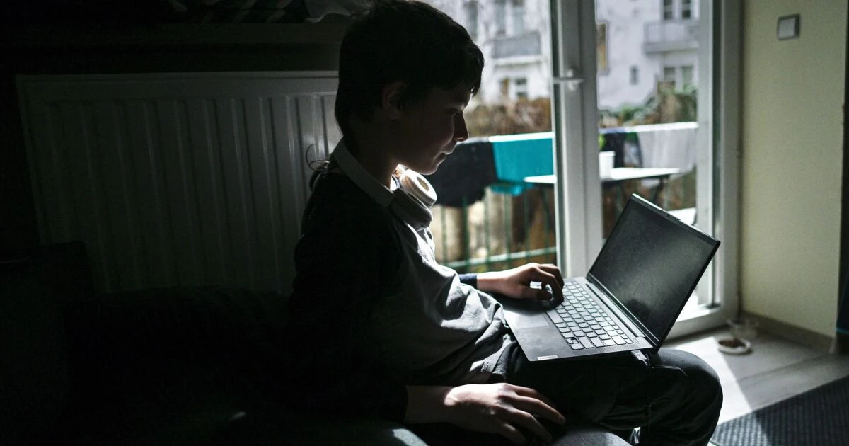 Las redes sociales prometen proteger a menores, pero sus controles fallan