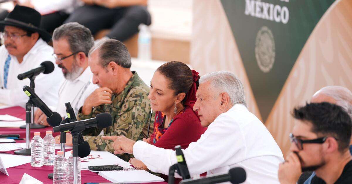 AMLO felicita a Sheinbaum por reactivar trenes; volarán en avión de Fuerza Aérea