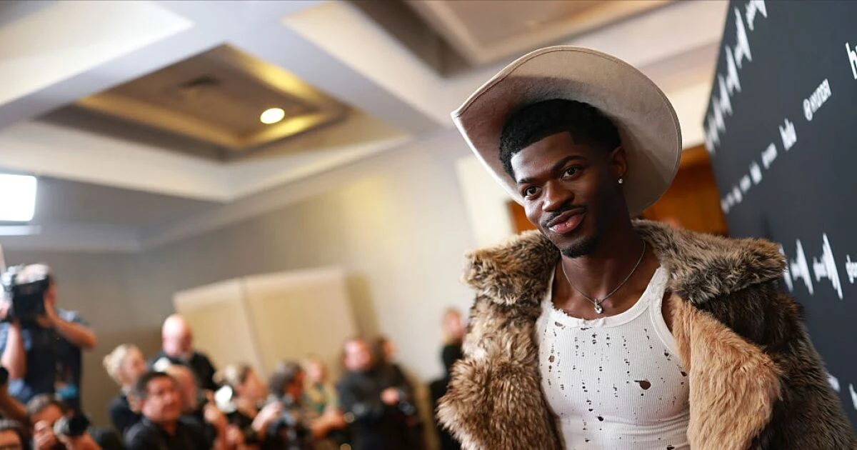 Lil Nas X es hospitalizado y arrestado por la policía de Los Ángeles