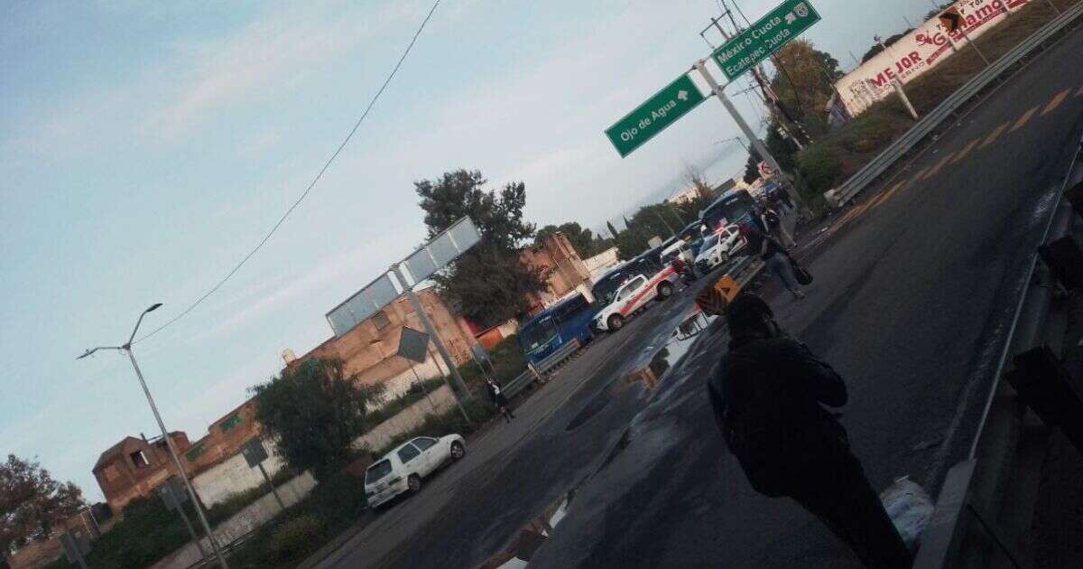 Transportistas bloquean la autopista México-Pachuca