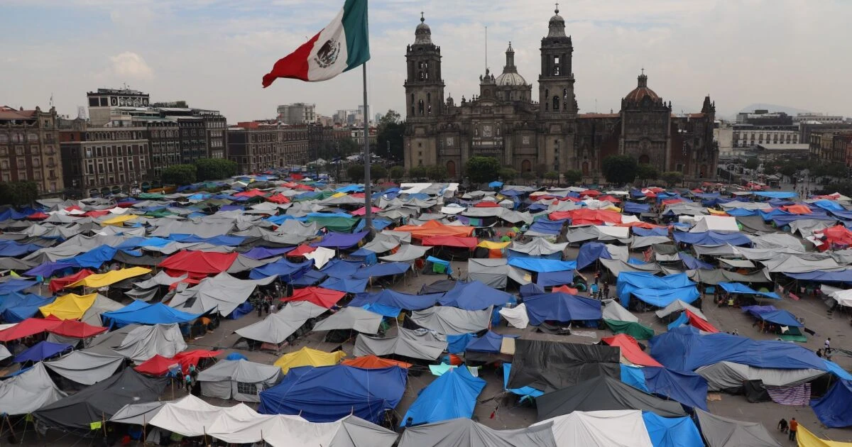 CNTE no logra acuerdo y mantiene plantón en CDMX; Segob urge reiniciar clases